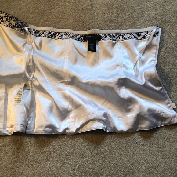 Printed Peplum Strapless Top - Picture 4 of 7